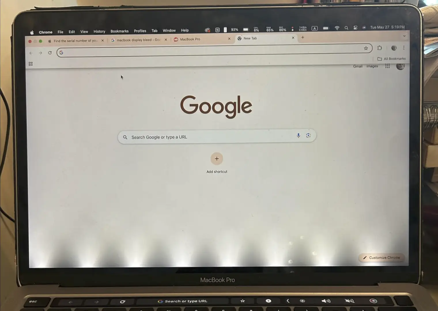 Màn hình MacBook lỗi đèn sân khấu 