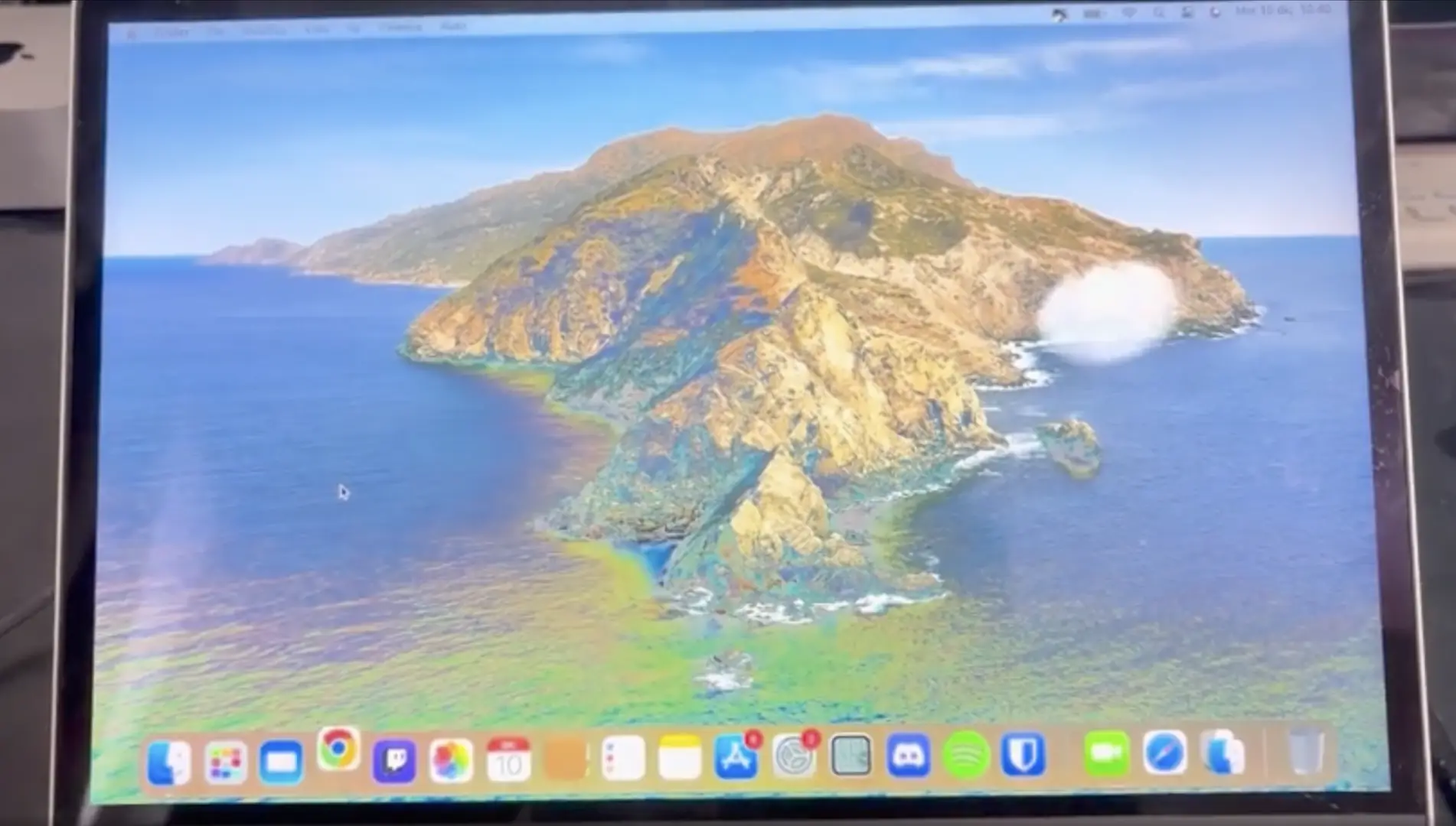 Màn hình MacBook lỗi sai màu