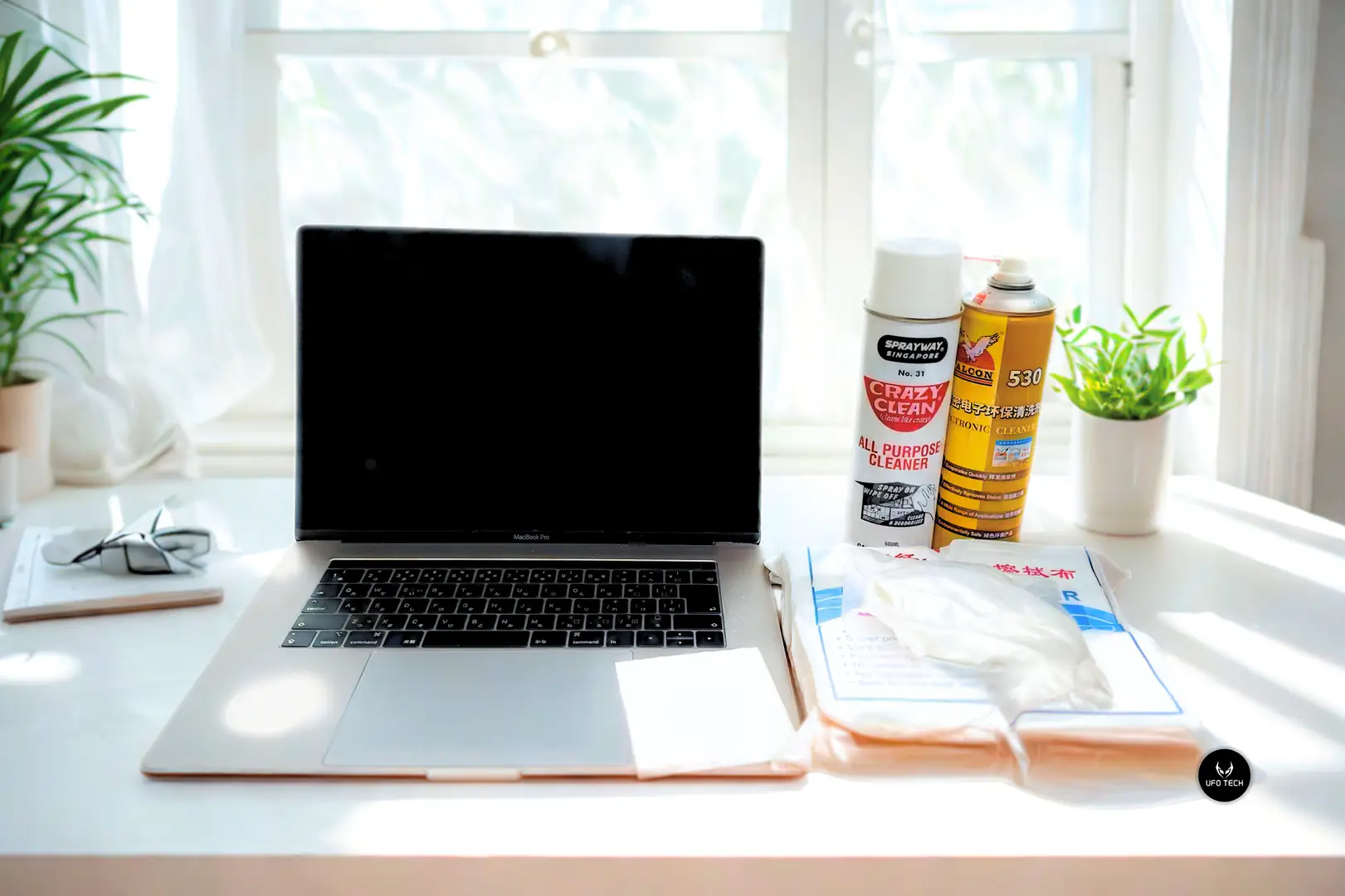 Bộ công cụ để vệ sinh MacBook