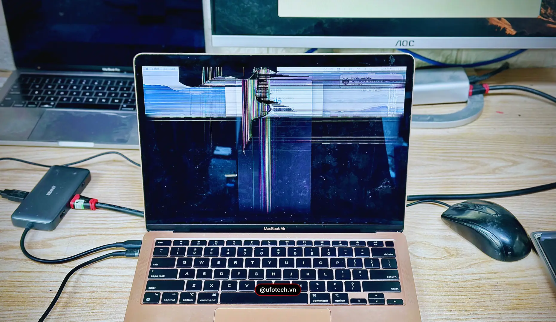 MacBook Air M1 bị sọc màn hình và vỡ kính.Thay màn hình MacBook Air M1 giá bao nhiêu?