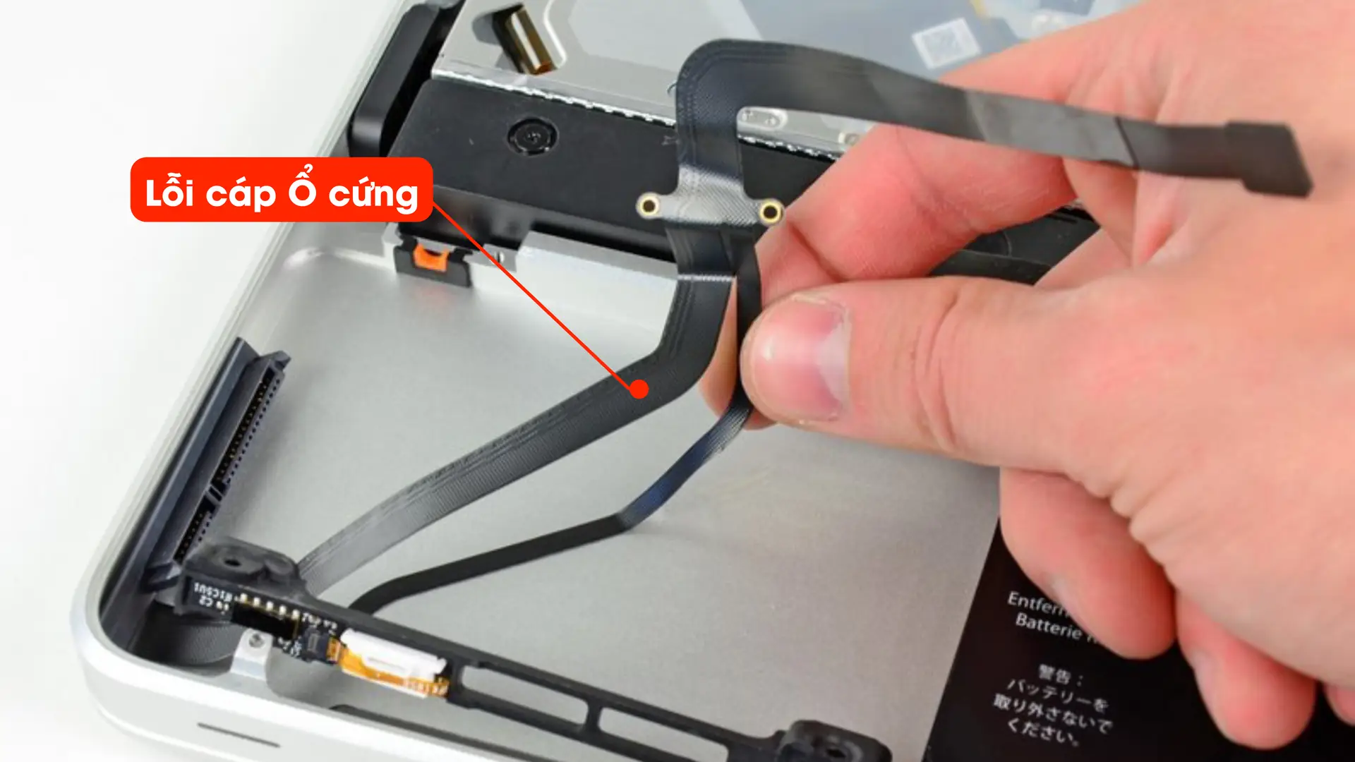 Dòng MacBook đời cũ có cáp nối dài ra ổ cứng sau một thời gian sử dụng thường lỗi do cáp