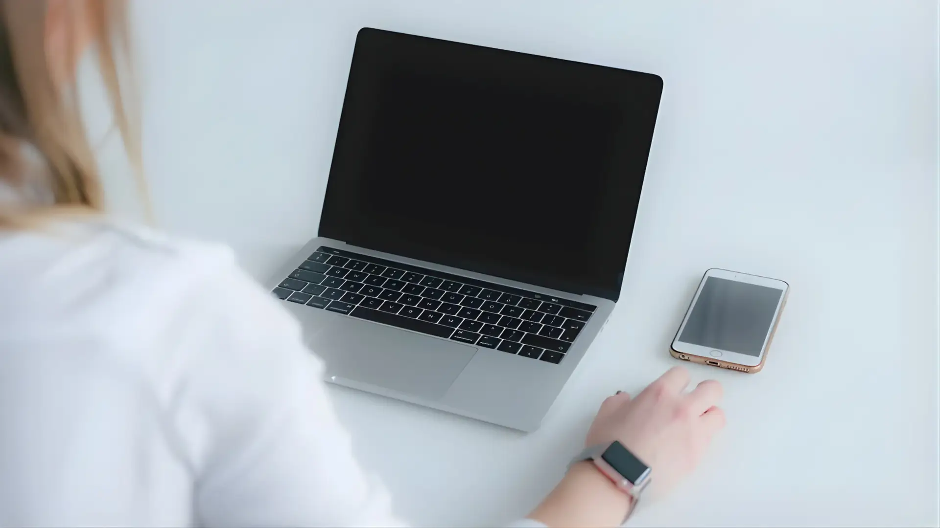MacBook Air bật không lên màn hình