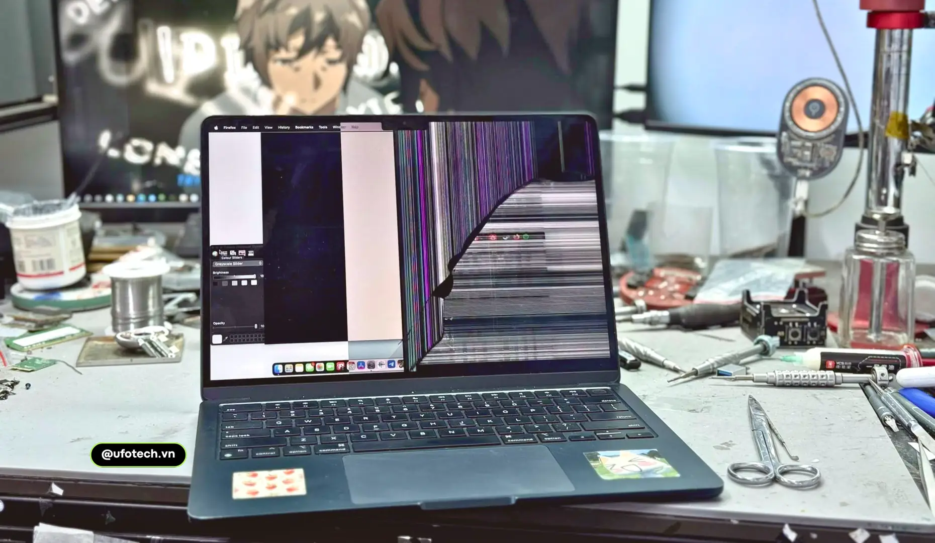 Nhận biết các dấu hiệu màn hình MacBook bị sọc, chảy mực cần thay thế