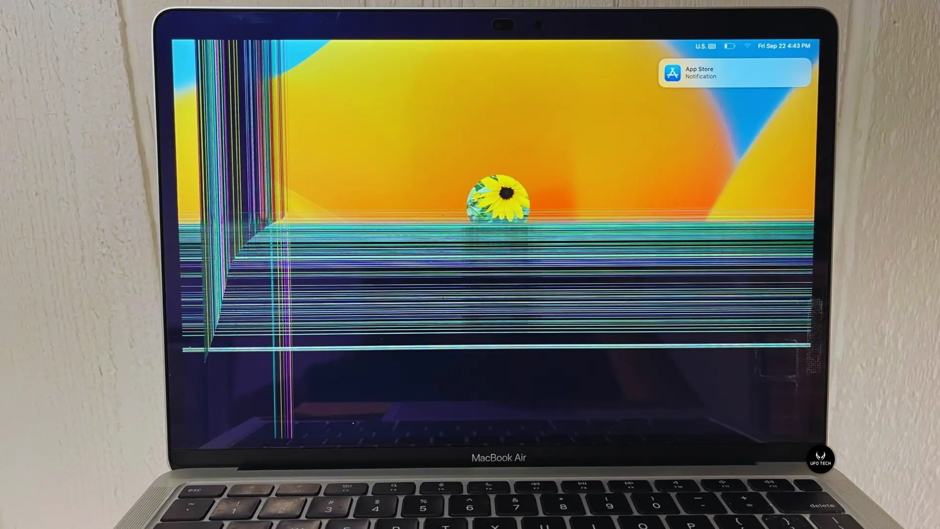 Hình ảnh thực tế lỗi sọc kẻ và chảy mực trên màn hình MacBook Air M1