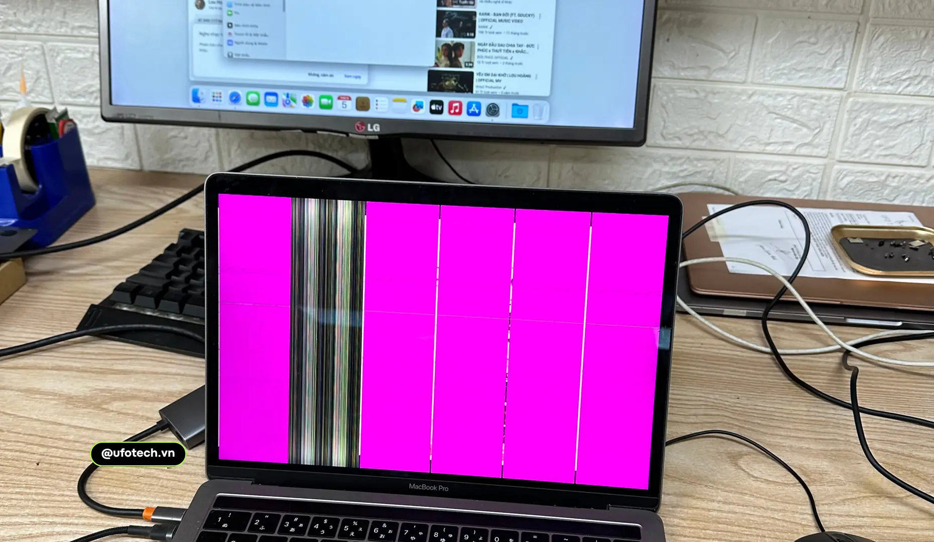 Cách kiểm tra và tự sửa lỗi màn hình MacBook bị sọc bằng màn hình rời