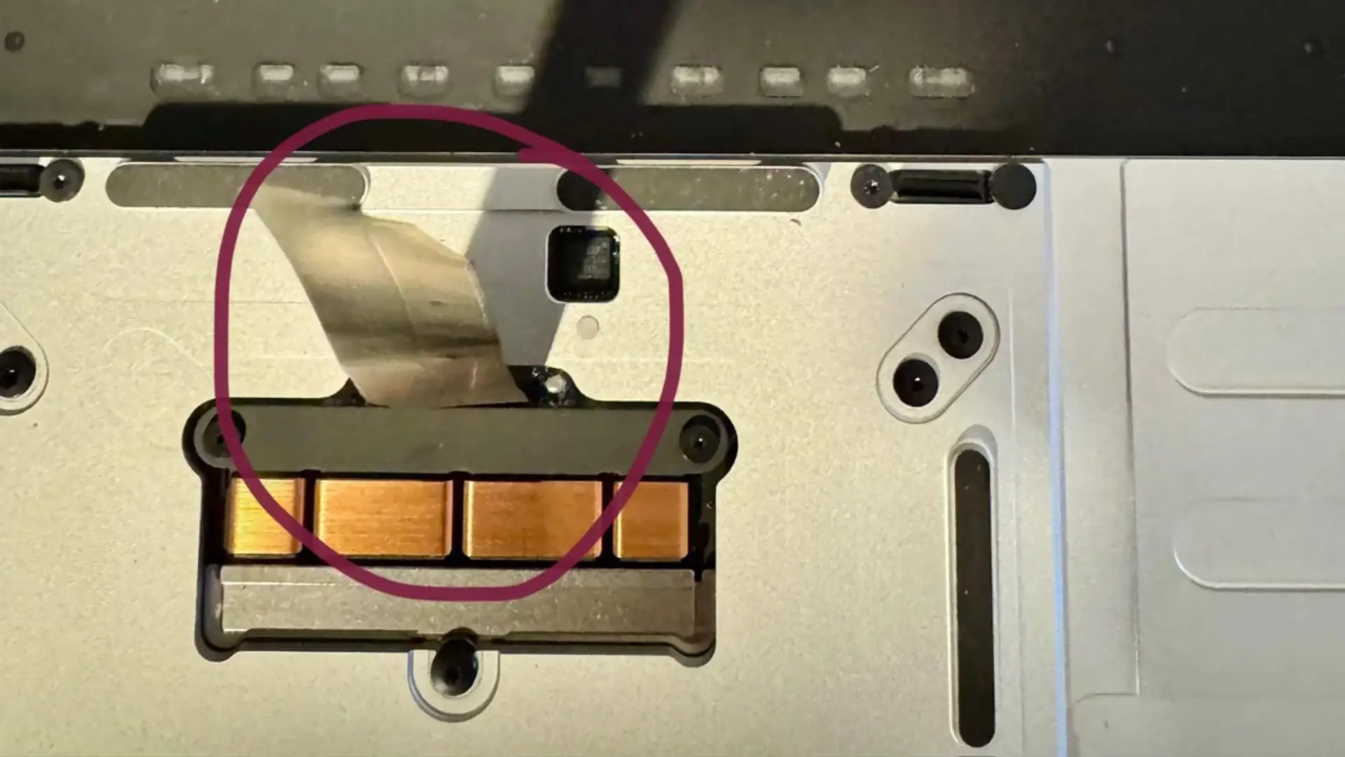 Trackpad MacBook không click được: Nguyên nhân và cách xử lý dứt điểm
