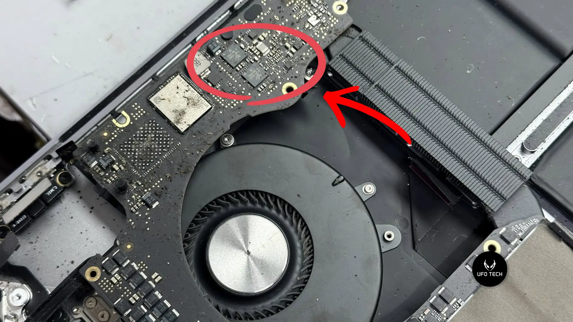MacBook tự sập nguồn liên tục: Nguyên nhân và Cách xử lý triệt để
