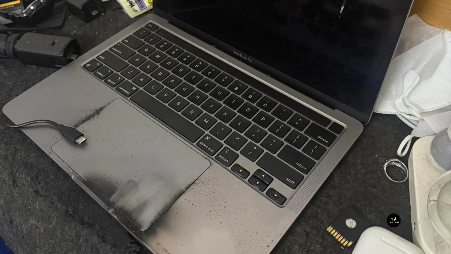 MacBook tự sập nguồn liên tục: Nguyên nhân và Cách xử lý triệt để