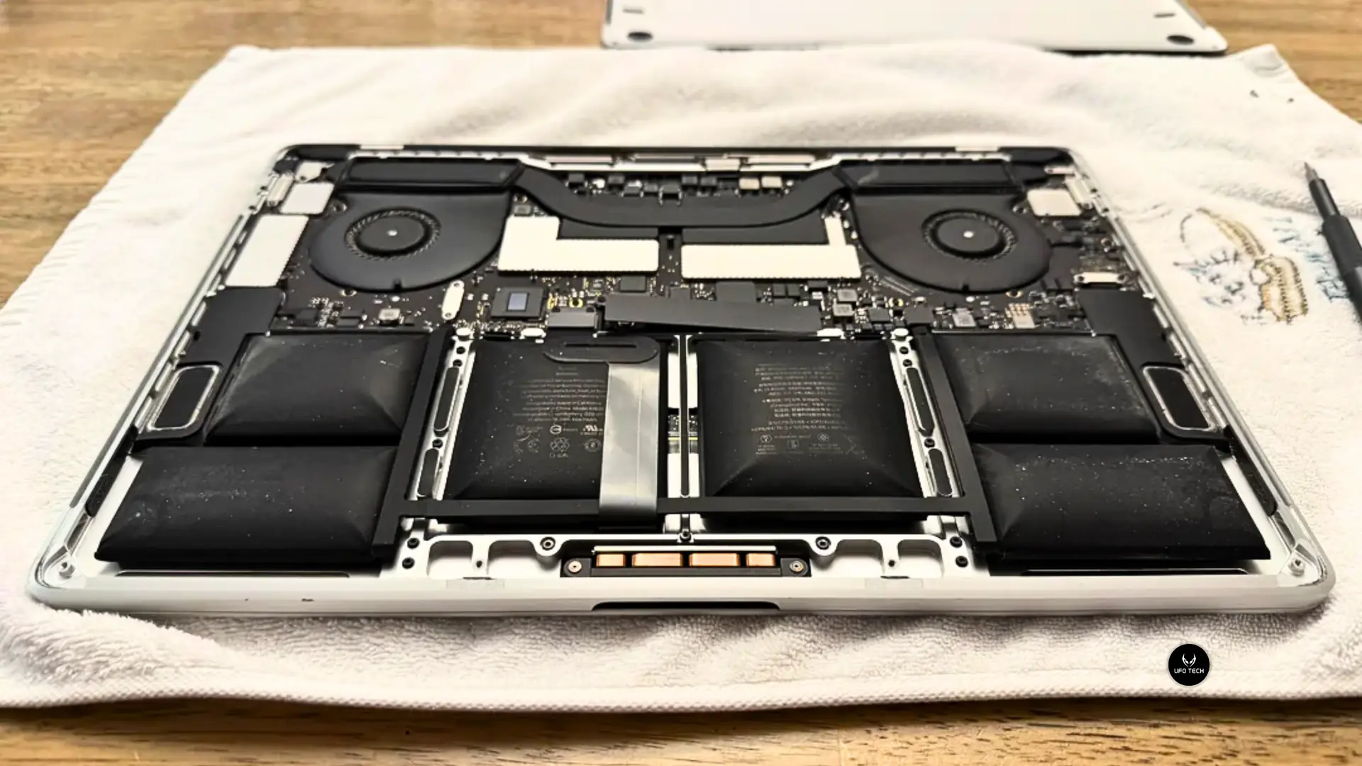 Pin MacBook bị phồng gây lỗi cho máy