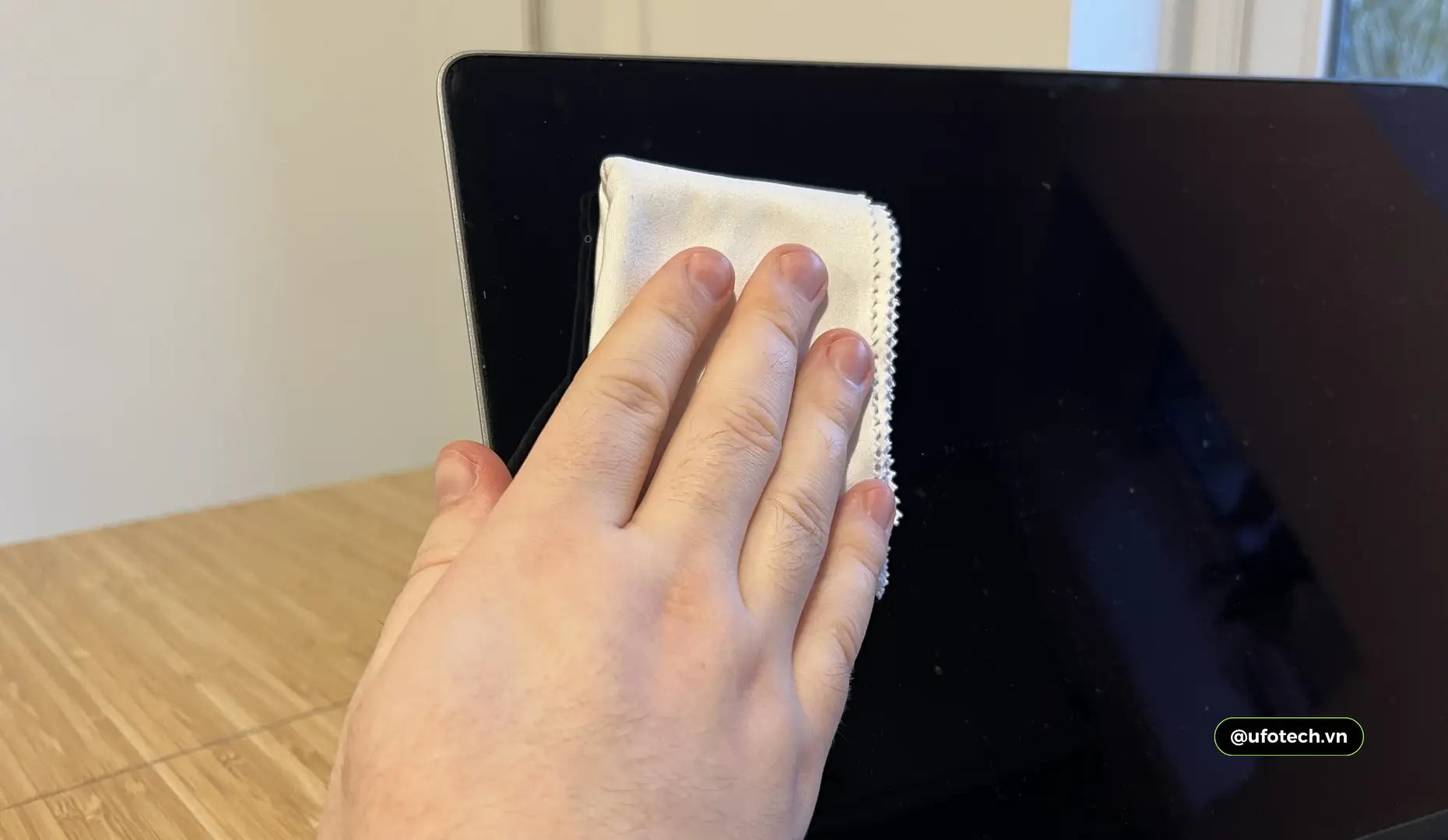 Cách vệ sinh MacBook tại nhà an toàn hiệu quả