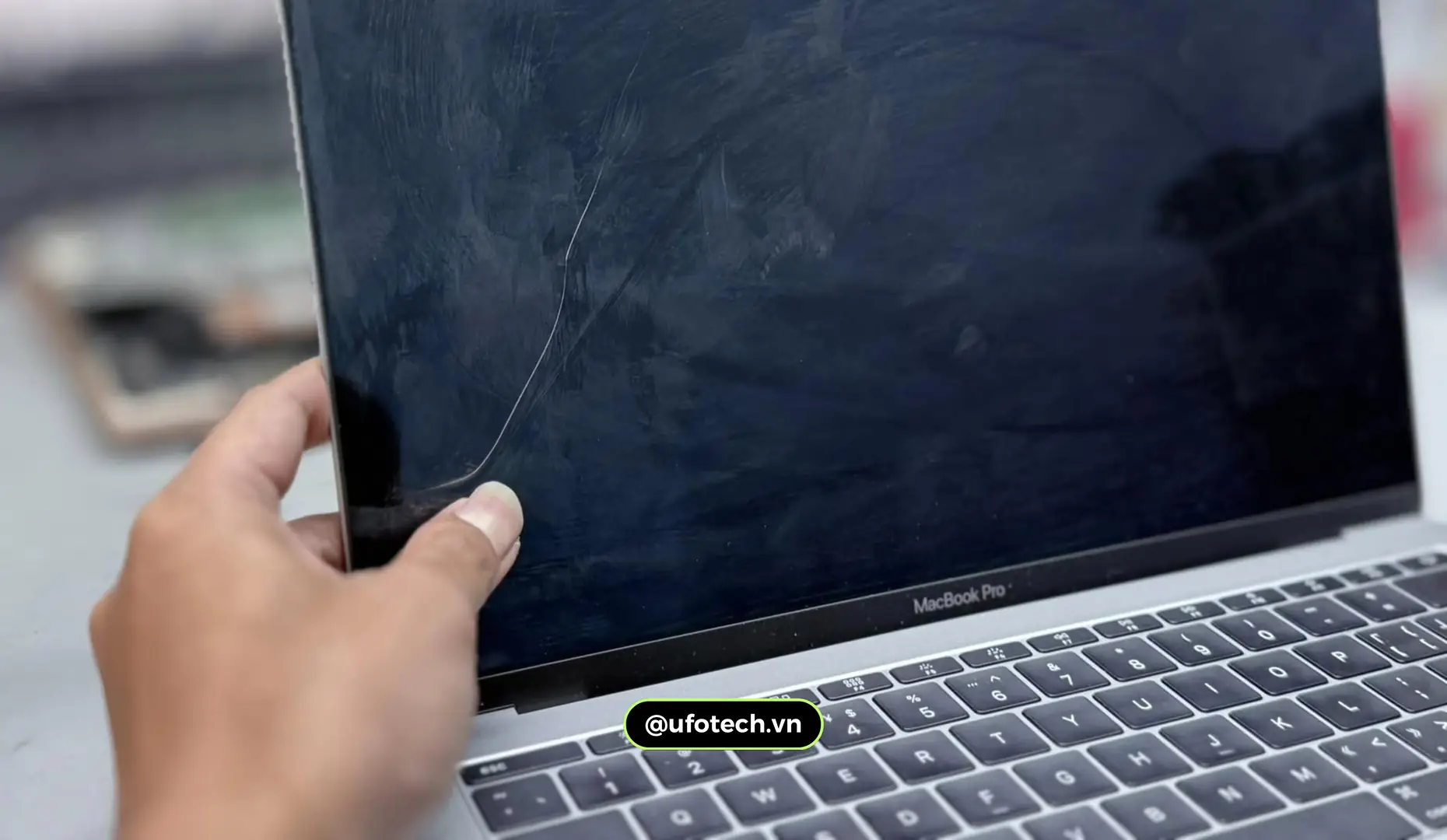 MacBook bật không lên màn hình lỗi panel
