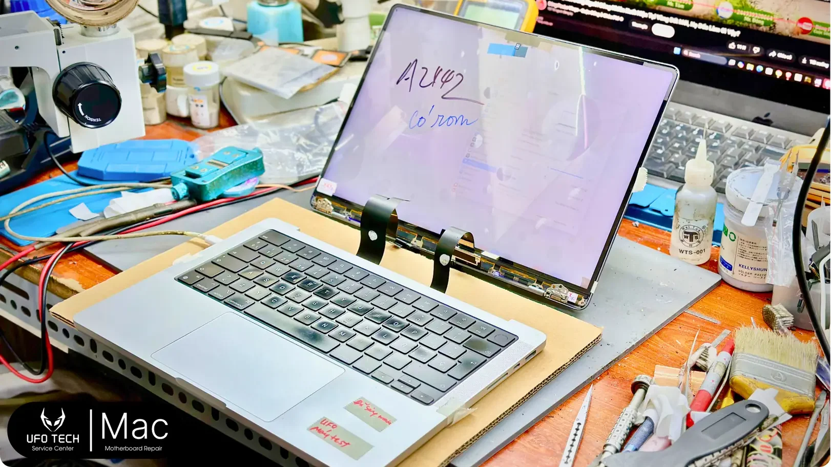 Quy trình sửa chữa MacBook chuyên nghiệp cách ly nguồn điện tại UFOTECH Hà Nội