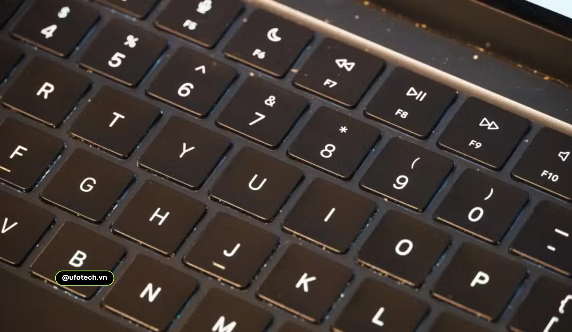 Nguyên nhân khiến bàn phím MacBook gõ sai ký tự