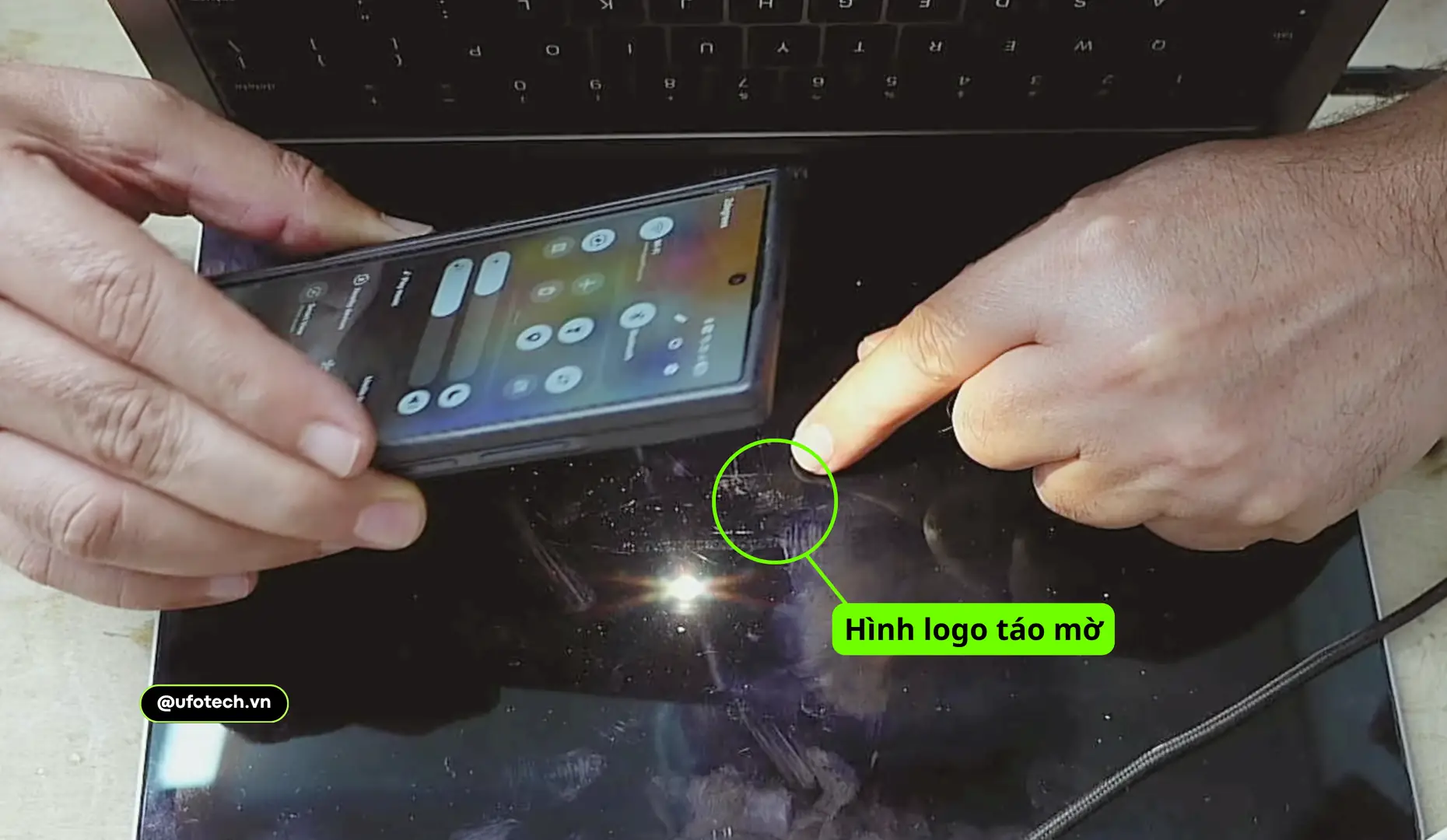 Kiểm tra lỗi đèn nền trước khi thay màn hình MacBook Pro