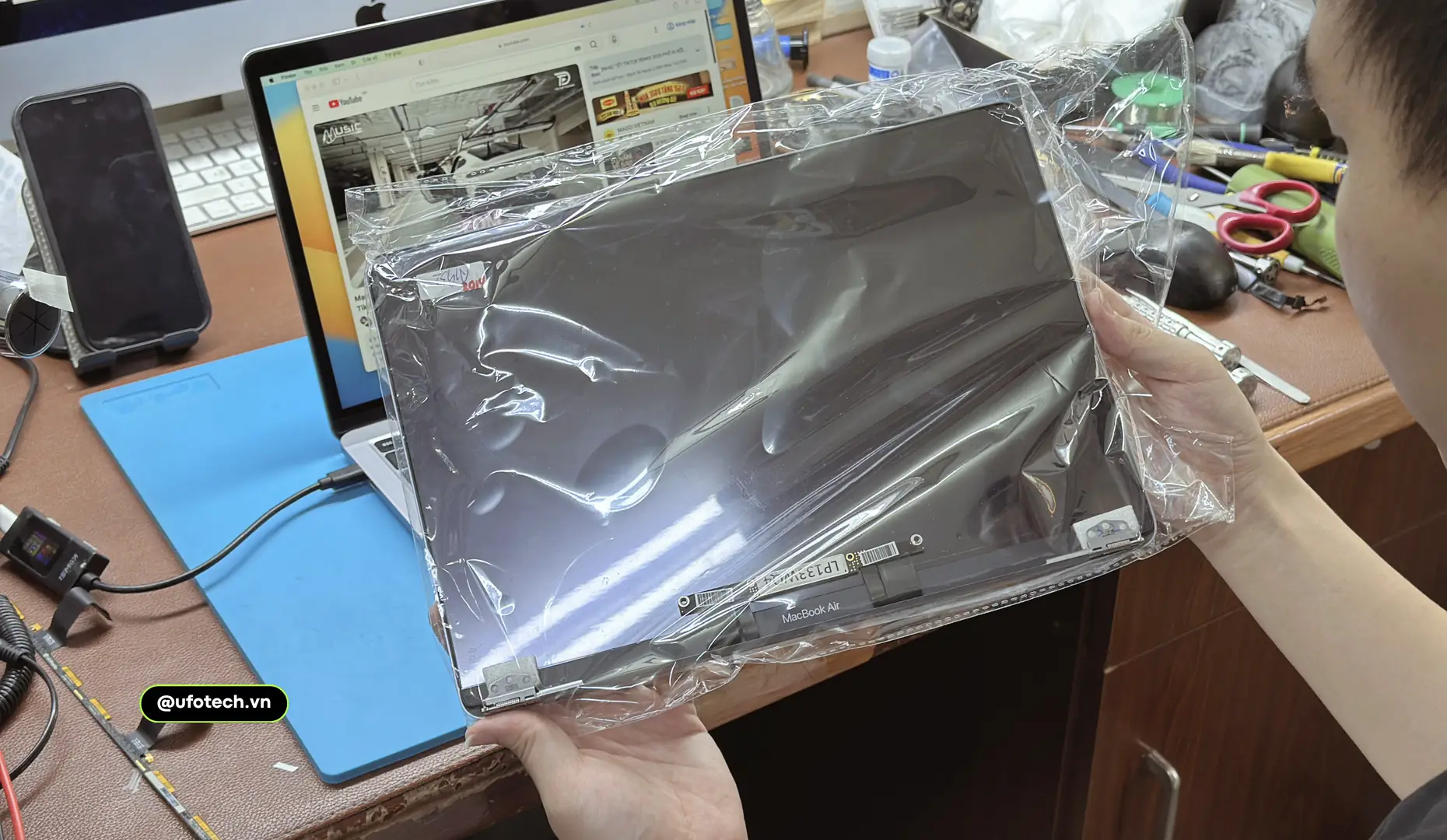 Phân biệt các loại màn hình MacBook Pro khi sửa chữa