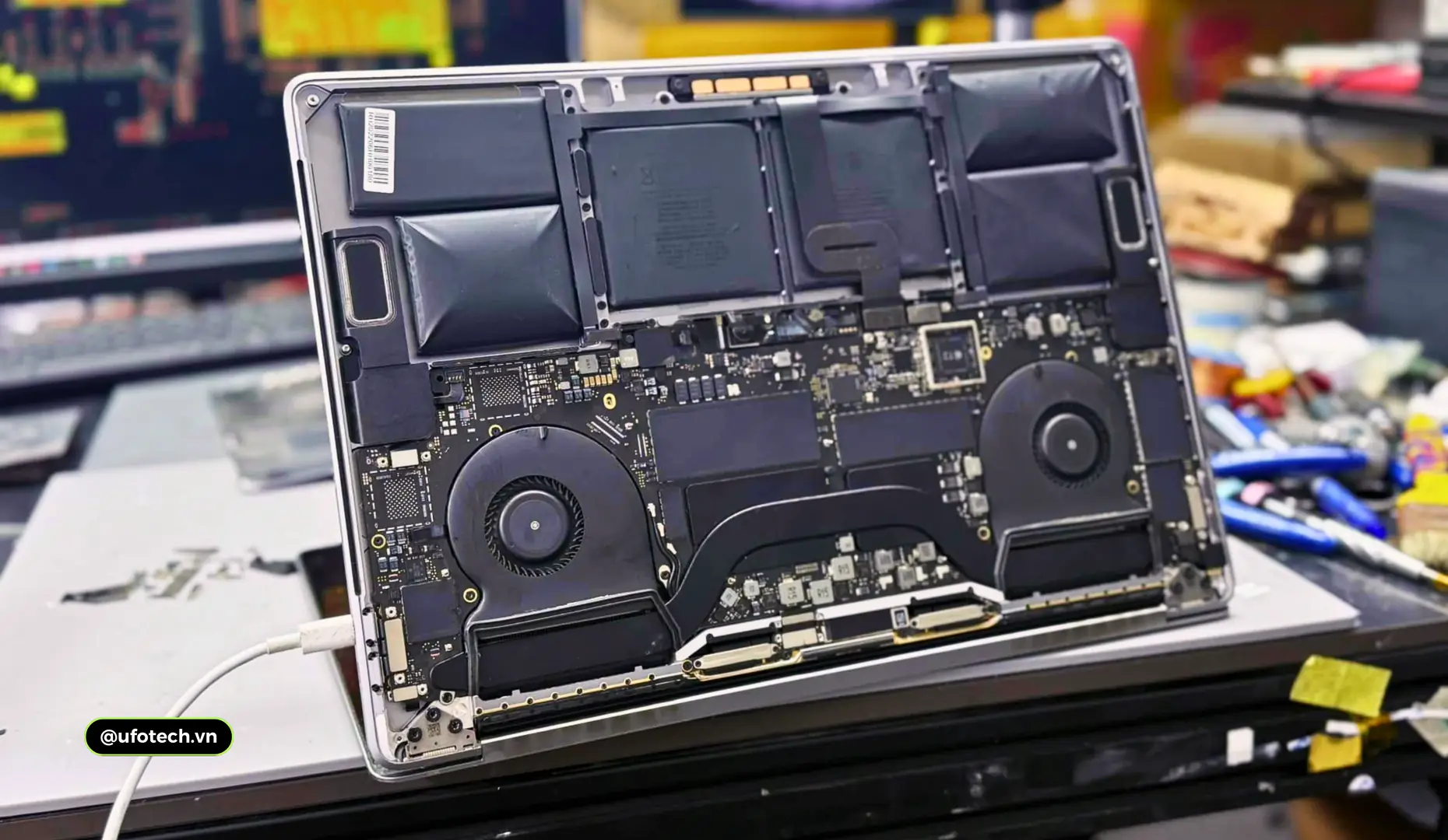 Pin MacBook bị phồng gây ảnh hưởng tới hoạt động của máy