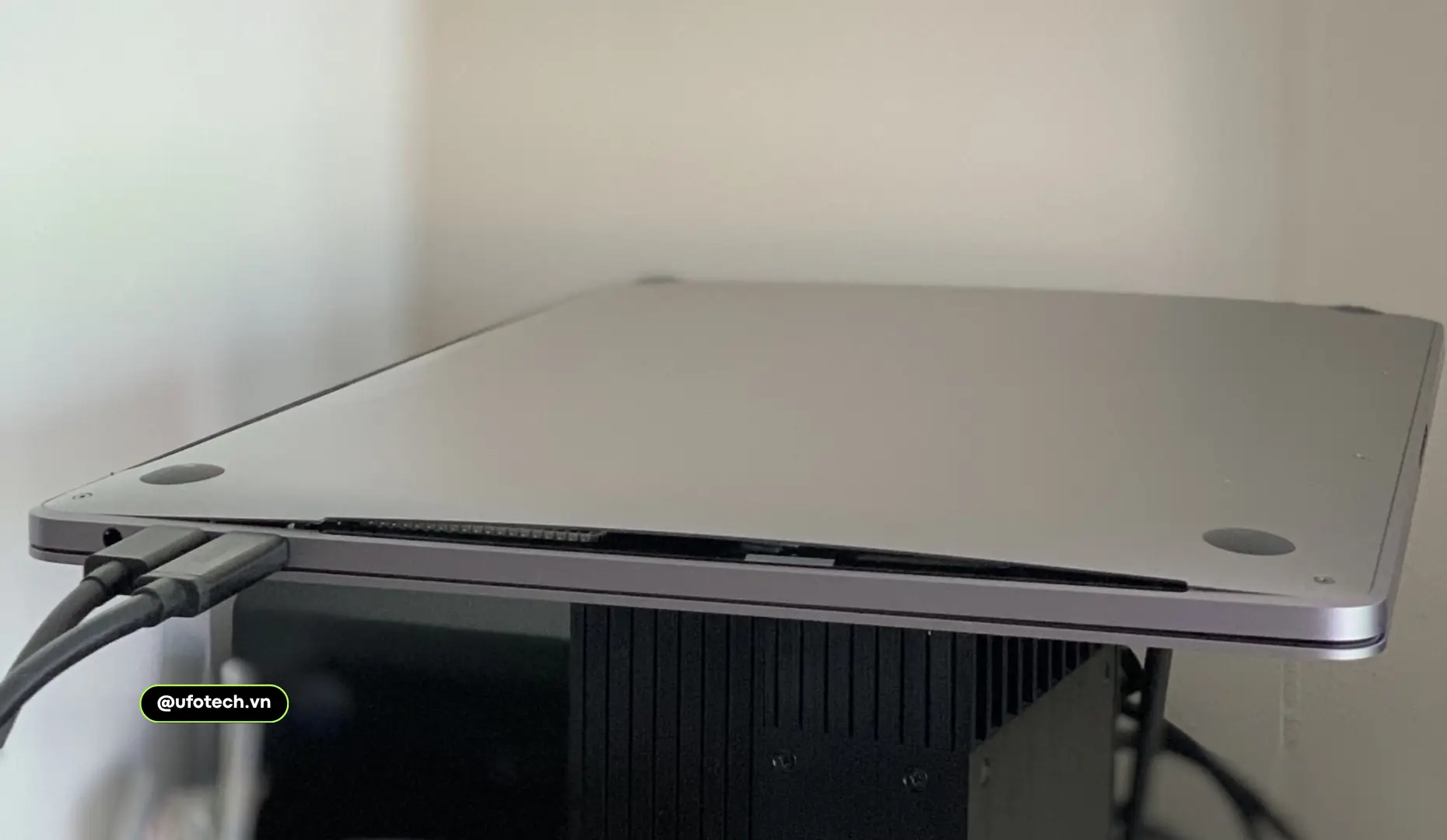 Dấu hiệu pin MacBook bị phồng cần mang đến địa chỉ thay pin MacBook uy tín ngay