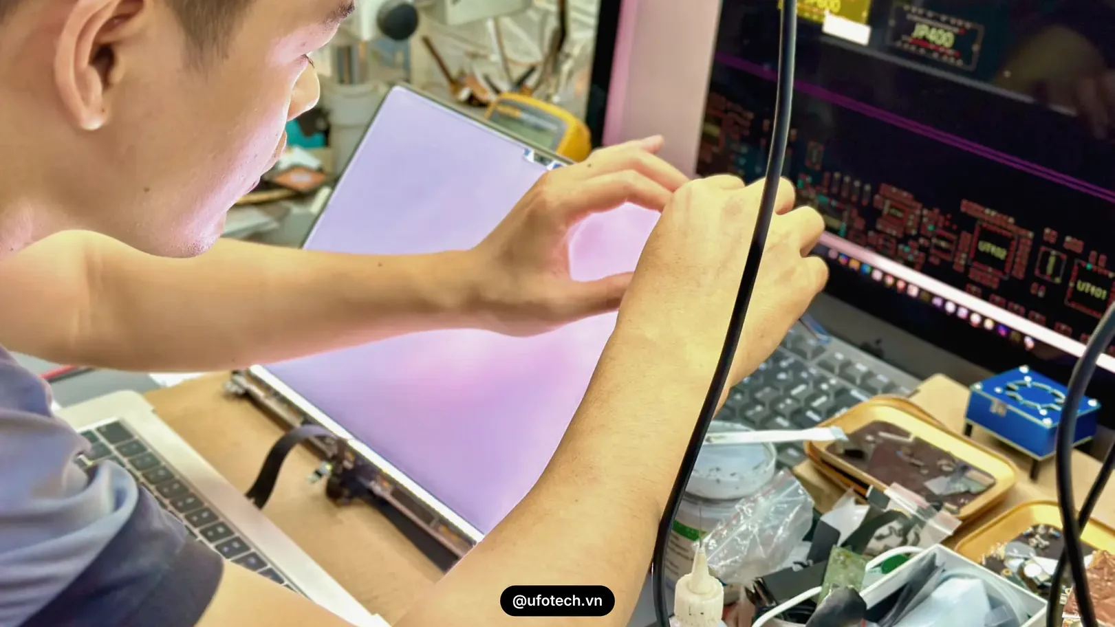 Quy trình thay màn hình MacBook Pro uy tín, chuyên nghiệp tại UFOTECH