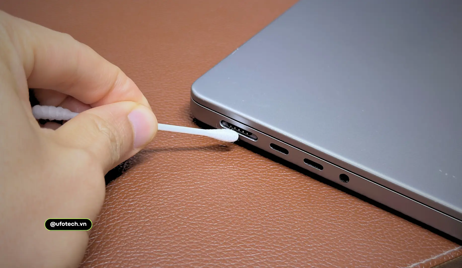 Hướng dẫn cách tự sửa MacBook không sạc được pin tại nhà