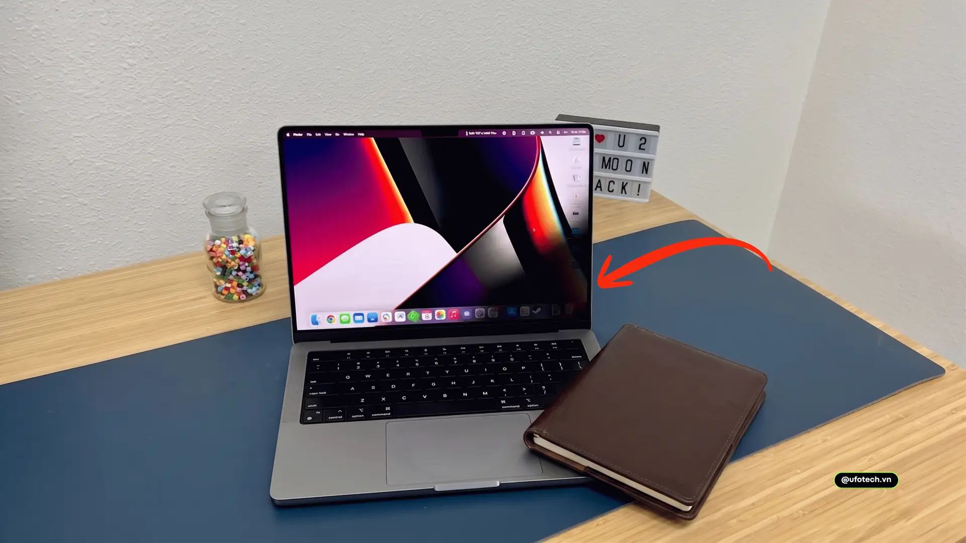 Màn hình MacBook bị tối góc