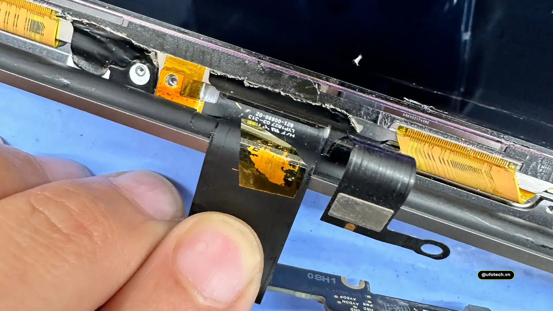 Hiện trạng sau khi sửa cáp tín hiệu màn hình MacBook