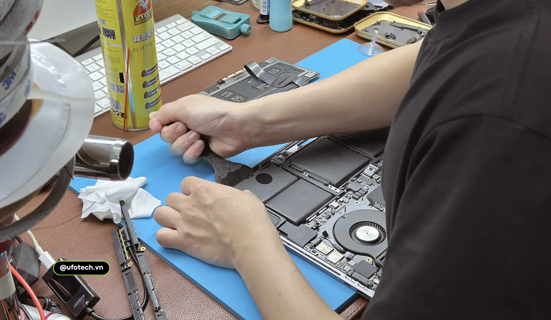 thay pin MacBook tại Hà Nội lấy ngay 