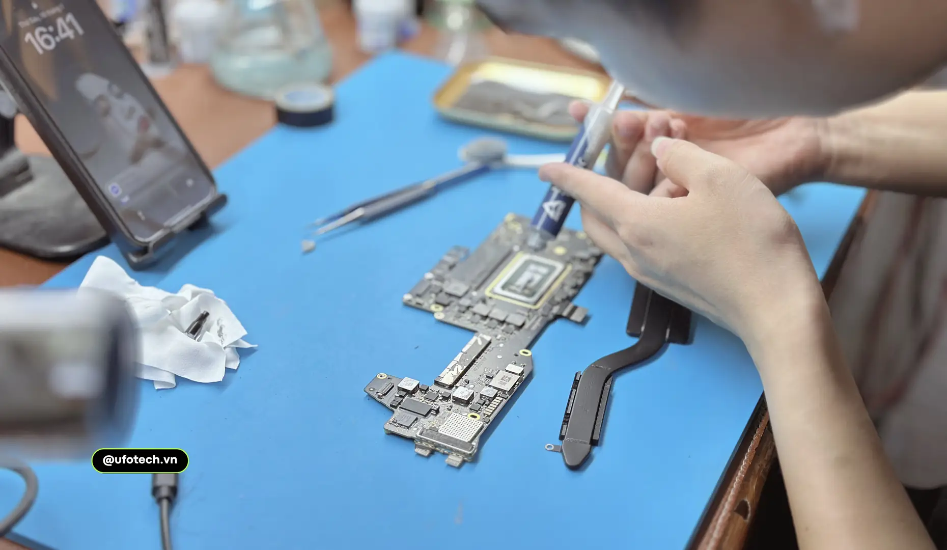 Tra keo tản nhiệt MacBook lấy ngay